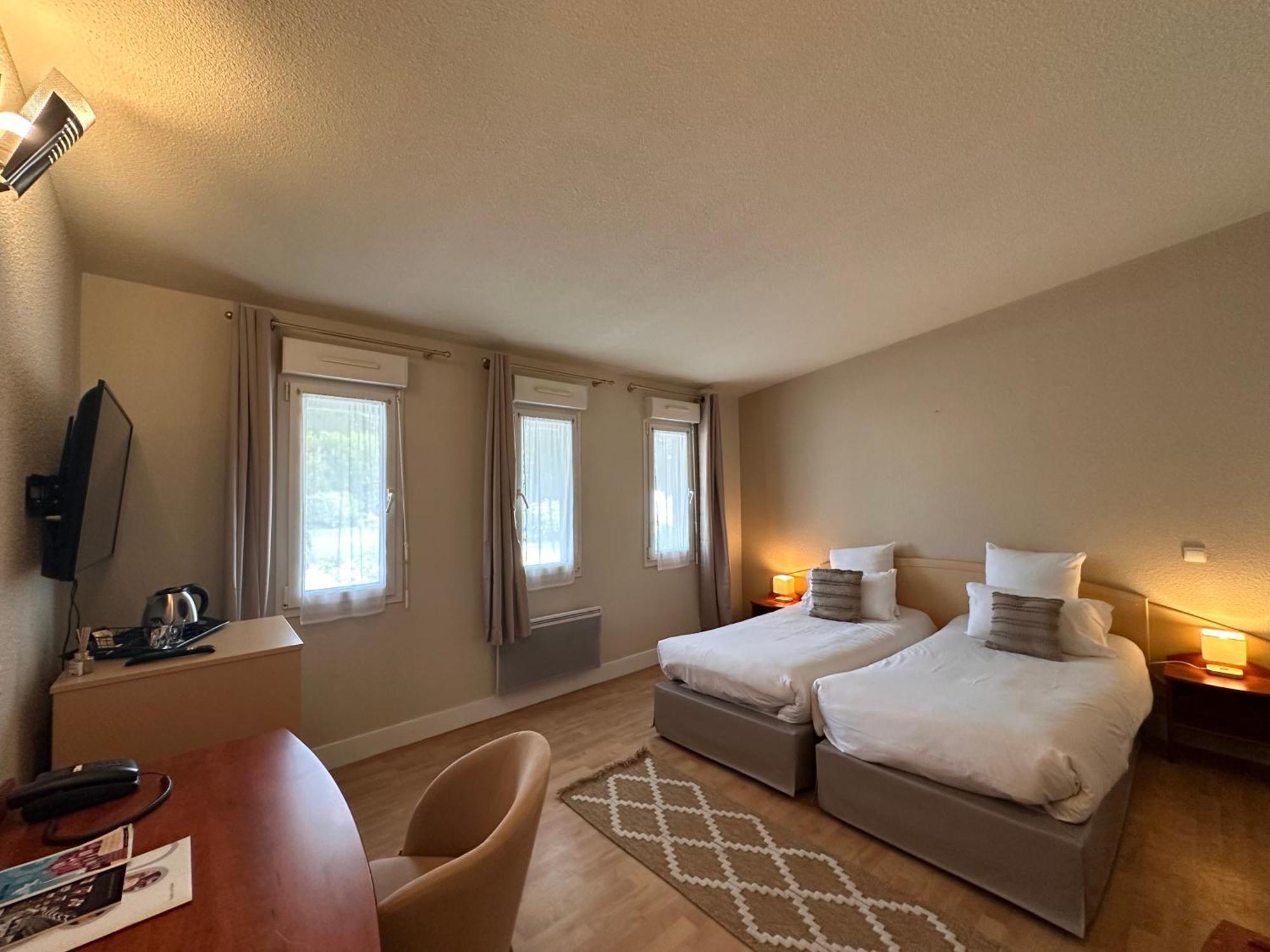 Hotel - Domaine De La Blanchardiere - Le Mans Changé エクステリア 写真