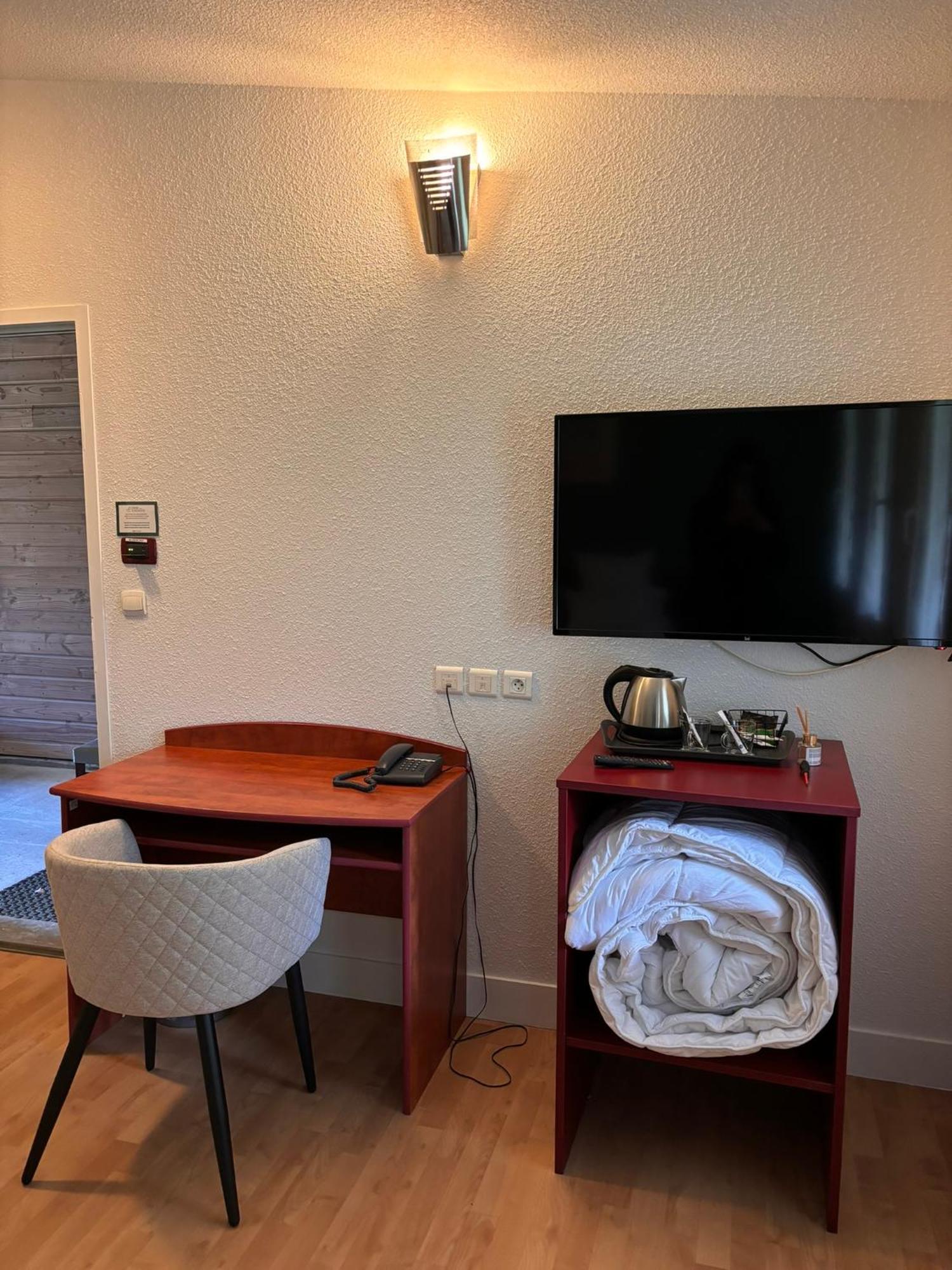Hotel - Domaine De La Blanchardiere - Le Mans Changé エクステリア 写真