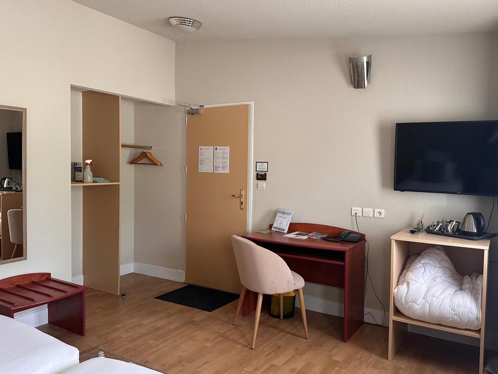 Hotel - Domaine De La Blanchardiere - Le Mans Changé エクステリア 写真