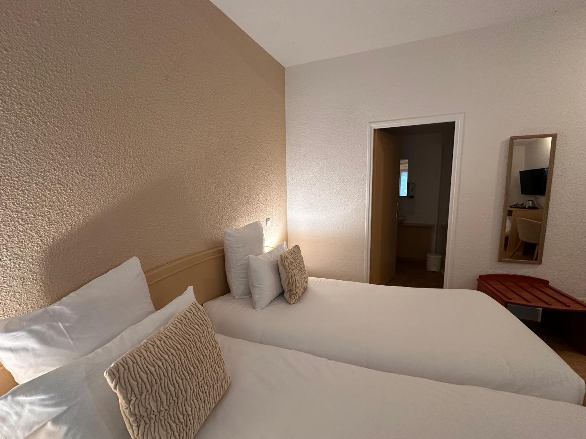 Hotel - Domaine De La Blanchardiere - Le Mans Changé エクステリア 写真