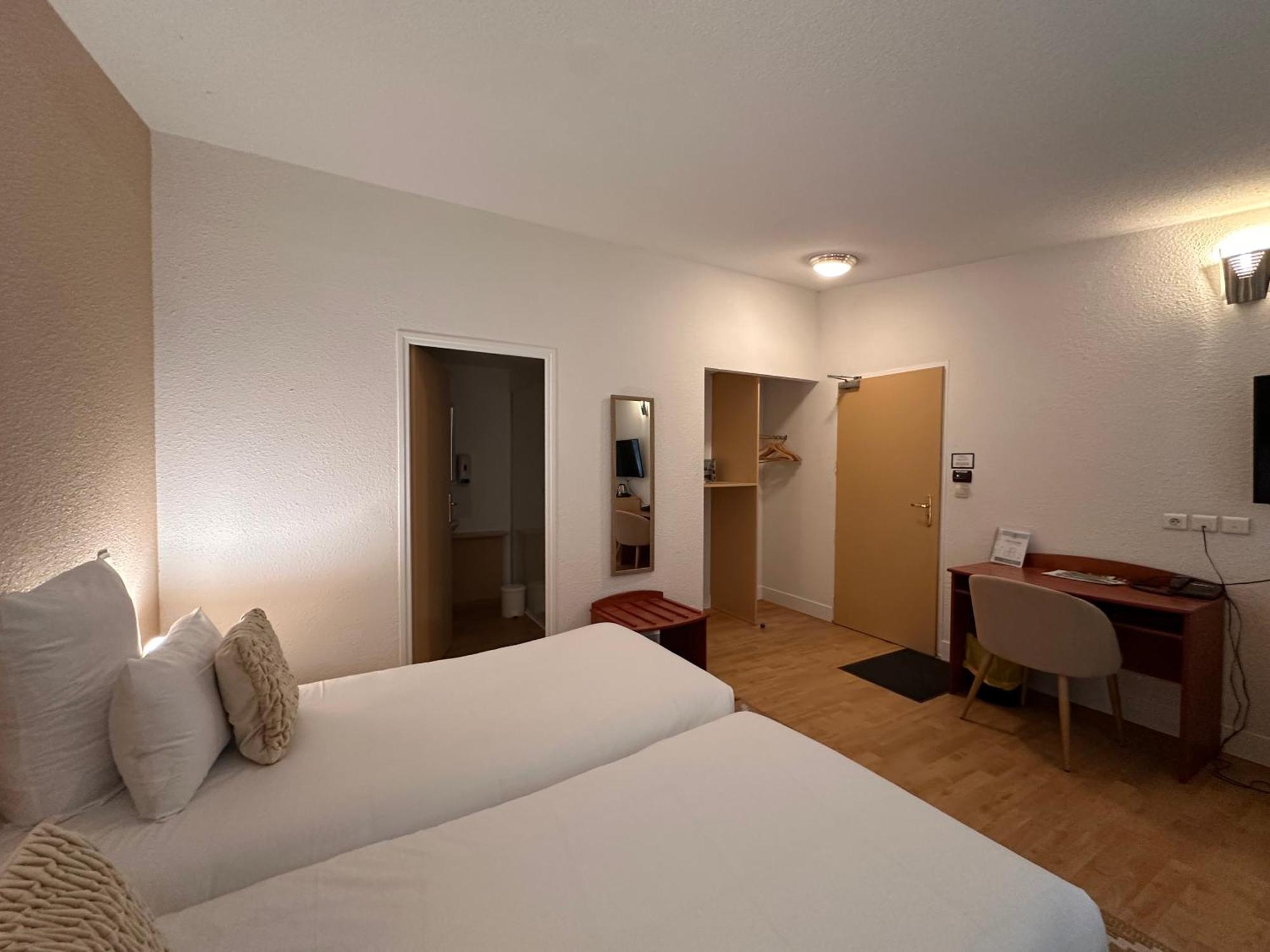 Hotel - Domaine De La Blanchardiere - Le Mans Changé エクステリア 写真